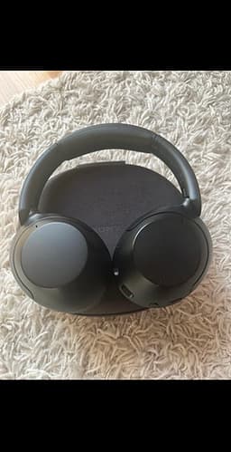 Sony WH-XB910N (Extra bass) hörlurar i svart.