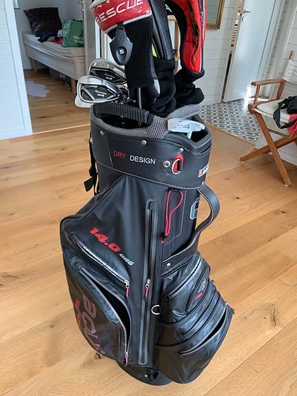 Golfset med bag och klubbor TaylorMade m.m.
