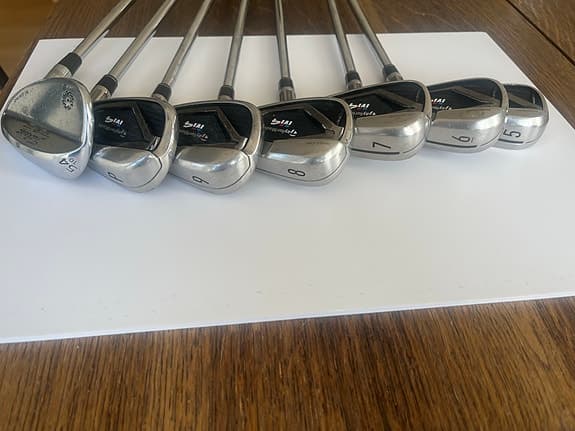 Golfset med bag och klubbor TaylorMade m.m.