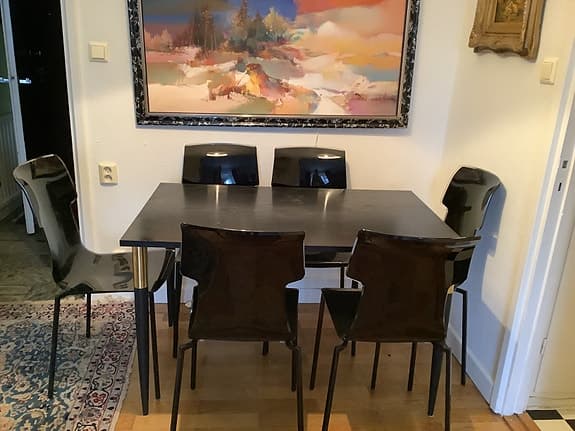 Guzzini dining table with 6 chairs