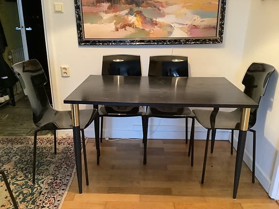 Guzzini dining table with 6 chairs