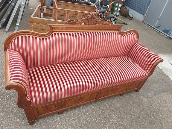 Antik soffan