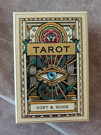 Tarotkortlek och orakelkortlek