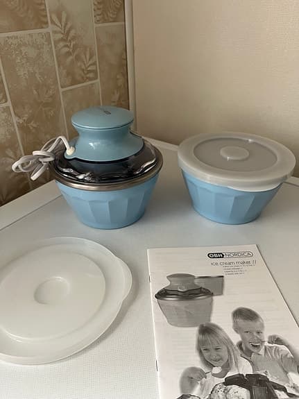 OBH Nordica glassmaskin med skålar och lock blå