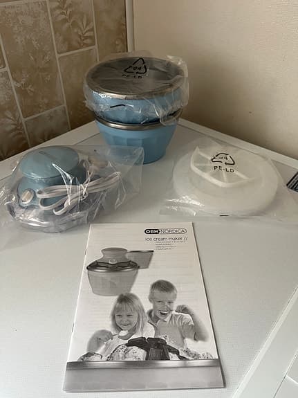 OBH Nordica glassmaskin med skålar och lock blå