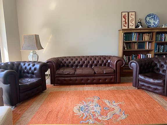 Chesterfield soffa och två fåtöljer