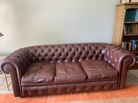 Chesterfield soffa och två fåtöljer