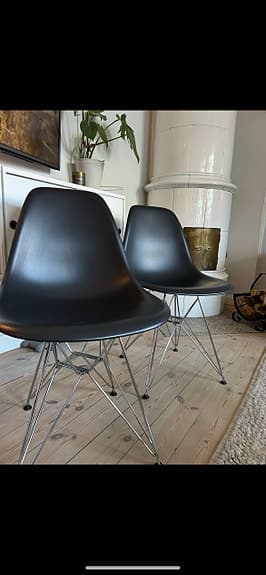 Vitra Eames plaststolar DSR svart
