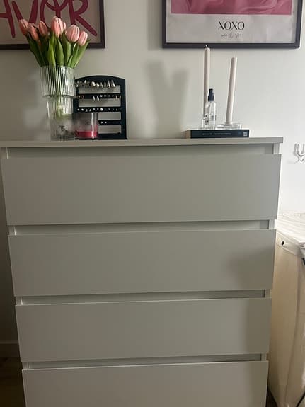 Byrå från Jysk