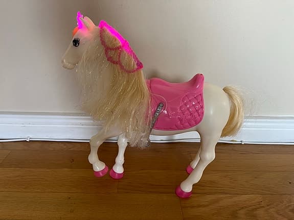Mattel Barbie häst Princess Adventure interaktiv med ljud & ljus
