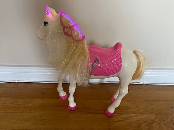 Mattel Barbie häst Princess Adventure interaktiv med ljud & ljus