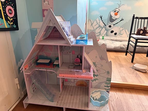 Dockskåp “Winter Wonderland” / KidKraft dockhus säljes
