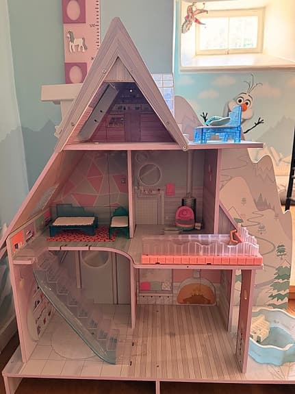 Dockskåp “Winter Wonderland” / KidKraft dockhus säljes