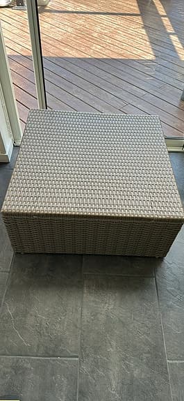 Rotting sittpall med dyna beige
