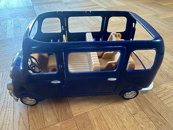 Sylvanian Families hus med kaninfamilj och bil