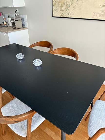 Svart matbord