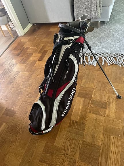 Wilson Staff bärbag o 8 klubbor