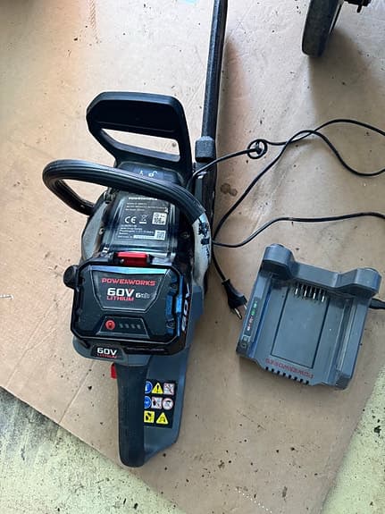 Powerworks 60V batterimotorsåg – med 6Ah batteri & laddare
