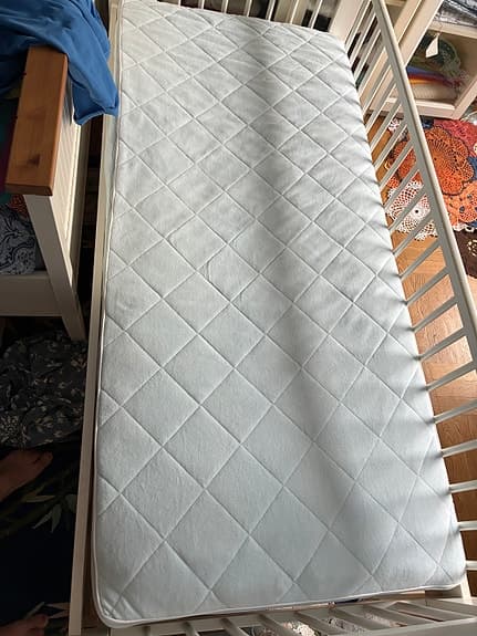 IKEA vit barnsäng med ribbor