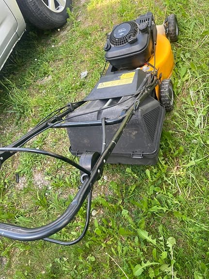bensindriven gräsklippare Stiga och Huricane