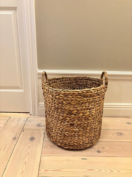 Flätade förvaringskorgar i naturmaterial med handtag, 2st