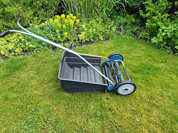 Husqvarna Diamant 40 handgräsklippare med uppsamlare - klippbredd 40 cm