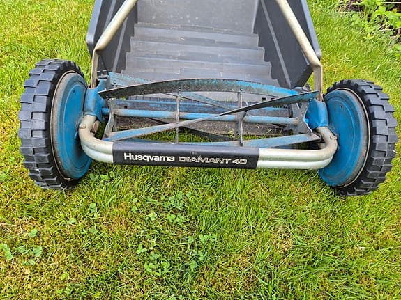 Husqvarna Diamant 40 handgräsklippare med uppsamlare - klippbredd 40 cm