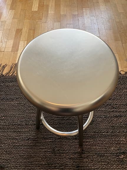Höj och sänkbar pall från Granit