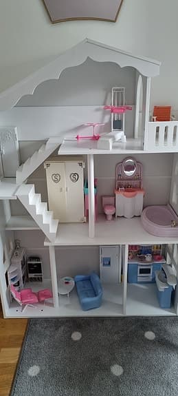 Barbie dockhus med möbler