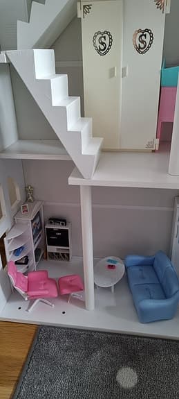 Barbie dockhus med möbler