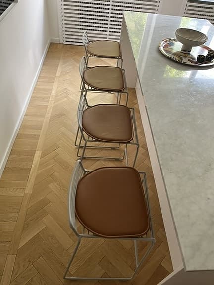 Barstolar från Hay, dynor från Normann Copenhagen