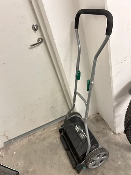 Handjagare gräsklippare svart/grå