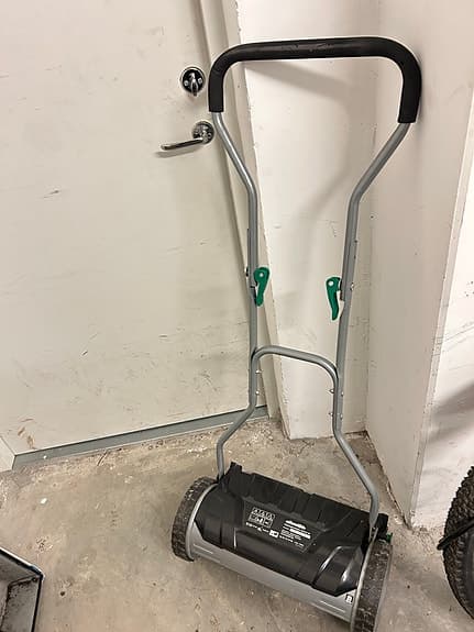 Handjagare gräsklippare svart/grå