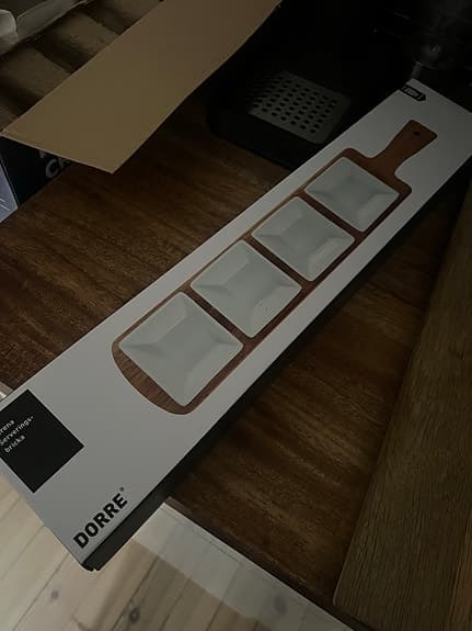 Dorre serveringsbräda med skålar