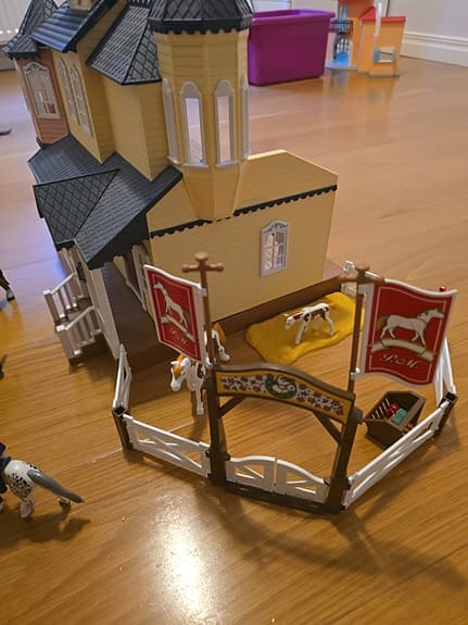 Playmobil hästgård med stort hus och hästar