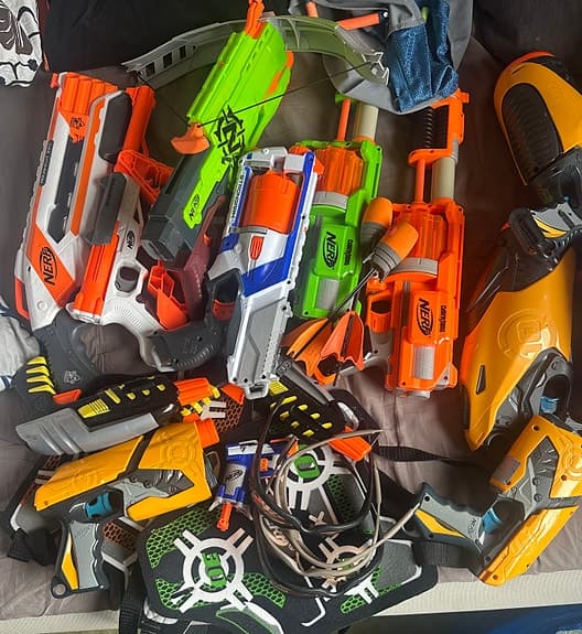 Nerf Dart Tag paket med blasters och utrustning