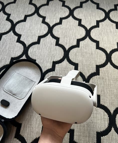 Oculus Quest 2 / Meta Quest 2 VR-headset med kontroller och väska