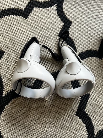 Oculus Quest 2 / Meta Quest 2 VR-headset med kontroller och väska