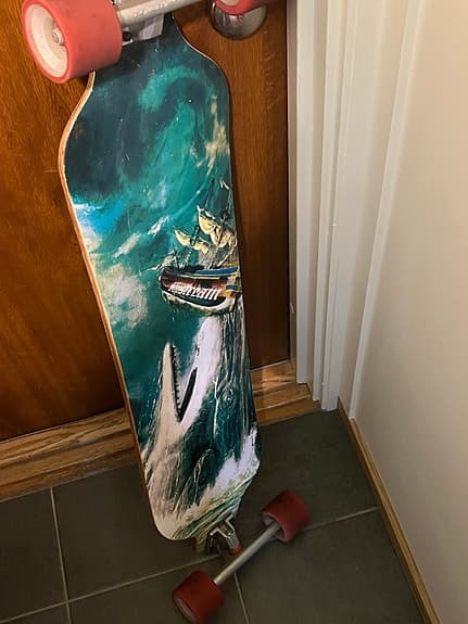 Säljer en 40” drop-through longboard i bra skick.
