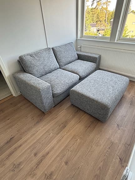 Soffa + fotpall från MIO