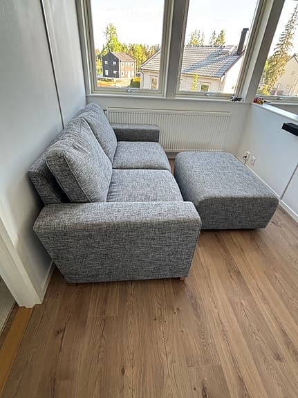 Soffa + fotpall från MIO