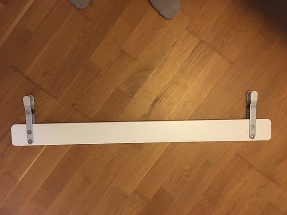 Barn säng med ribbotten, skummadrass och stödbräda