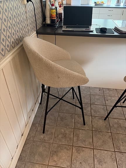 Två galet snygga sköna barstolar