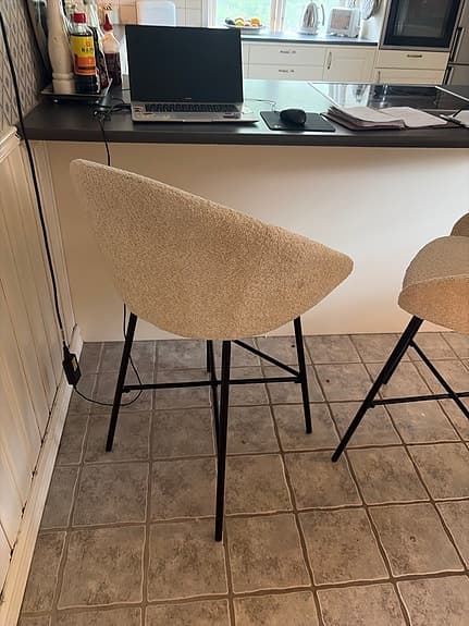 Två galet snygga sköna barstolar