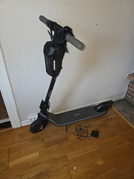 Segway Ninebot KickScooter E2 elsparkcykel svart