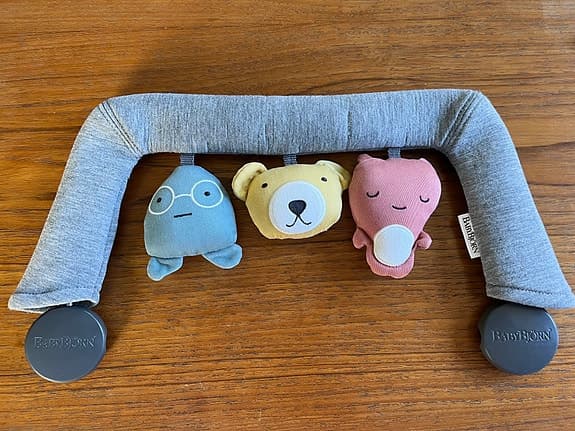Babybjörn leksaksbåge mjuka vänner