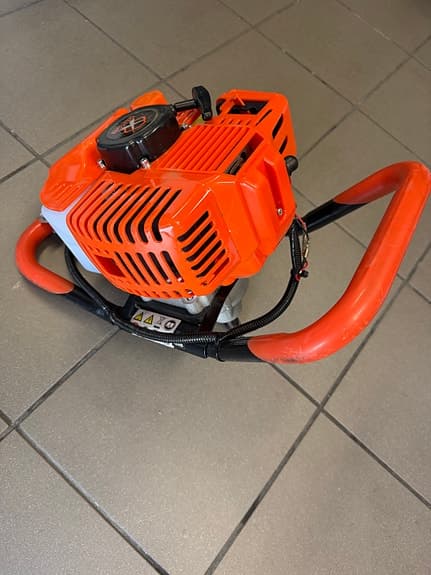 Bensindriven jordborr / jordborrmaskin orange