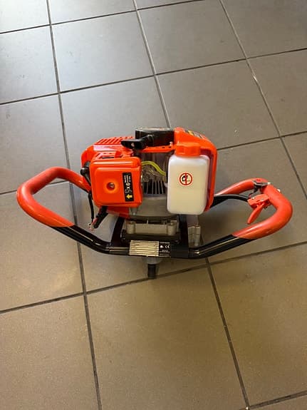 Bensindriven jordborr / jordborrmaskin orange