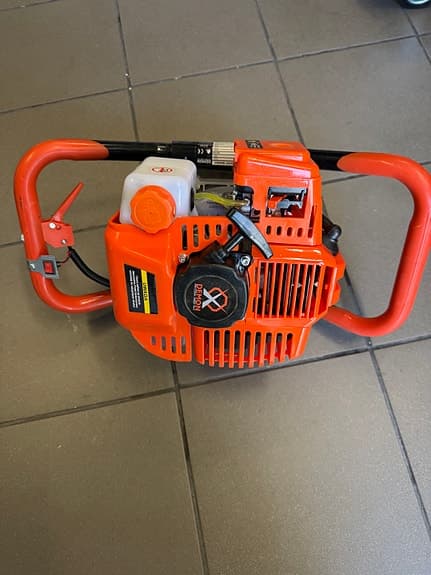 Bensindriven jordborr / jordborrmaskin orange