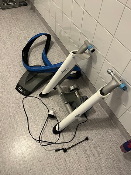 Tacx flow smart trainer